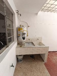 Casa de 5 alcobas en arriendo en La Floresta, Medellín, 230 m² · foto 18 de 20