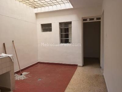 Casa de 5 alcobas en arriendo en La Floresta, Medellín, 230 m² · foto 19 de 20