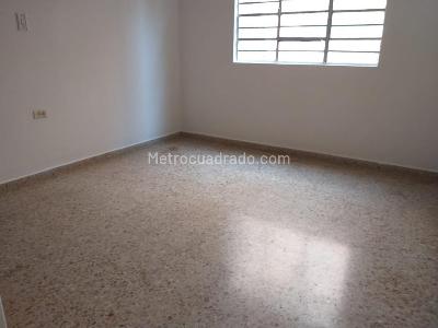 Casa de 5 alcobas en arriendo en La Floresta, Medellín, 230 m² · foto 2 de 20