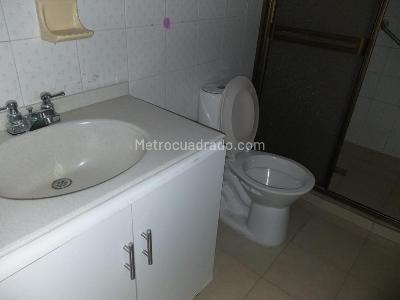 Casa de 5 alcobas en arriendo en La Floresta, Medellín, 230 m² · foto 3 de 20