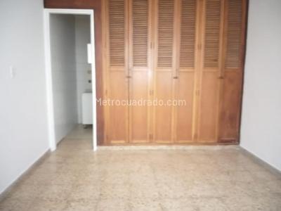 Casa de 5 alcobas en arriendo en La Floresta, Medellín, 230 m² · foto 4 de 20