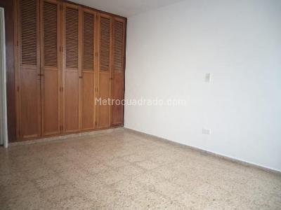 Casa de 5 alcobas en arriendo en La Floresta, Medellín, 230 m² · foto 5 de 20