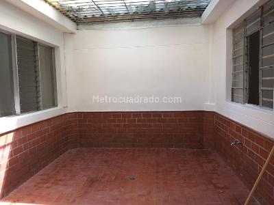 Casa de 5 alcobas en arriendo en La Floresta, Medellín, 230 m² · foto 7 de 20