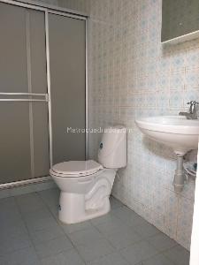 Casa de 5 alcobas en arriendo en La Floresta, Medellín, 230 m² · foto 9 de 20
