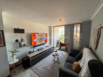 Apartaestudio en arriendo en La Castellana, Medellín, 58 m² · foto 2 de 14