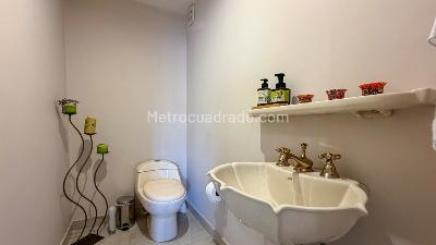 Apartamento de 3 alcobas en venta en Los Rosales, Bogotá, 230 m² · foto 15 de 20