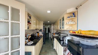 Apartamento de 3 alcobas en venta en Los Rosales, Bogotá, 230 m² · foto 8 de 20