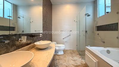 Apartamento de 3 alcobas en venta en Chico Norte, Bogotá, 230 m² · foto 15 de 20