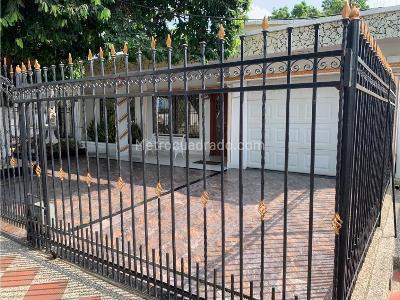 Casa de 5 alcobas en venta en Los Laureles, Montería, 450 m² · foto 2 de 19