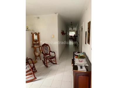 Casa de 5 alcobas en venta en Los Laureles, Montería, 450 m² · foto 6 de 19