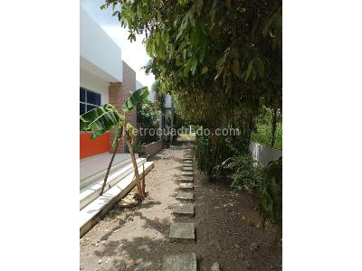 Casa de 5 alcobas en venta en Los Garzones, Montería, 1518 m² · foto 2 de 20