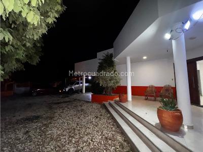 Casa de 5 alcobas en venta en Los Garzones, Montería, 1518 m² · foto 3 de 20