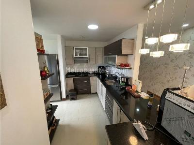 Apartamento en venta en Pinares, Pereira · foto 2 de 13