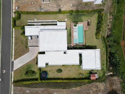 Casa de 4 alcobas en venta en Cerritos, Pereira, 2000 m² · foto 2 de 20