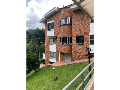 Casa de 4 alcobas en venta en Via Armenia, Pereira, 1200 m² · foto 2 de 17