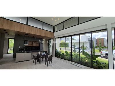 Casa de 4 alcobas en venta en Cerritos, Pereira, 1633 m² · foto 2 de 17