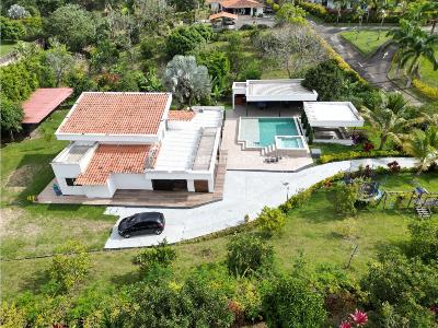 Casa de 4 alcobas en venta en Cerritos, Pereira, 400 m² · foto 2 de 20