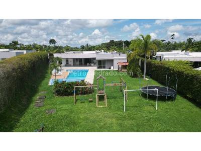 Casa de 4 alcobas en venta en Pueblito Cafetero, Pereira, 1680 m² · foto 2 de 20