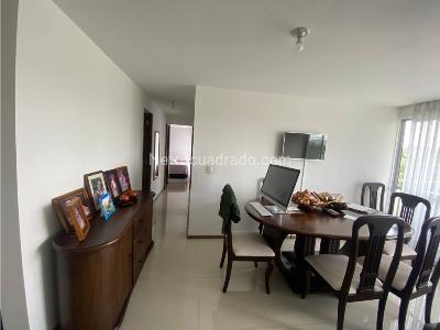 Apartamento en venta en Alamos, Pereira · foto 2 de 12