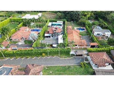 Casa de 5 alcobas en venta en Cerritos, Pereira, 1800 m² · foto 2 de 17
