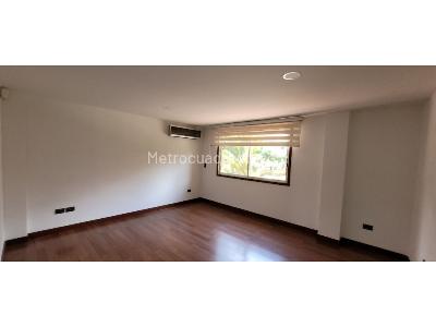 Casa de 3 alcobas en venta en Pinares, Pereira, 208 m² · foto 2 de 20