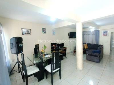 Casa de 5 alcobas en venta en Jose Manuel Marroquin Ii, Cali, 205 m² · foto 2 de 19