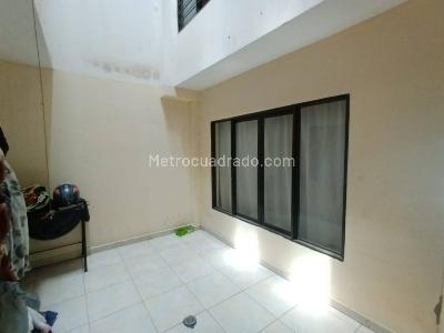 Casa de 5 alcobas en venta en Jose Manuel Marroquin Ii, Cali, 205 m² · foto 12 de 19