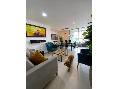 Apartamento de 3 alcobas en venta en Loma De Los Mesa, Envigado, 101 m² · foto 2 de 13