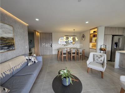 Apartamento de 3 alcobas en venta en Loma De Los Mesa, Envigado, 161 m² · foto 2 de 15