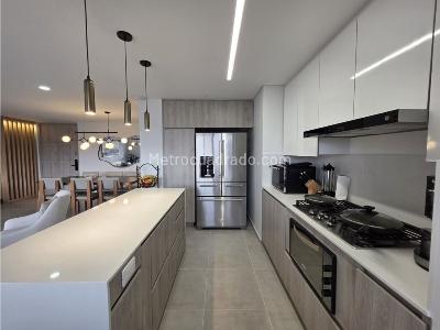 Apartamento de 3 alcobas en venta en Loma De Los Mesa, Envigado, 161 m² · foto 3 de 15