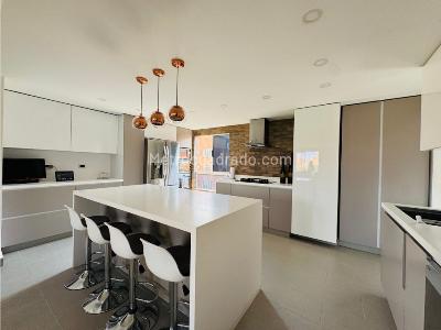 Apartamento de 3 alcobas en venta en Belen, Medellín, 153 m² · foto 4 de 20