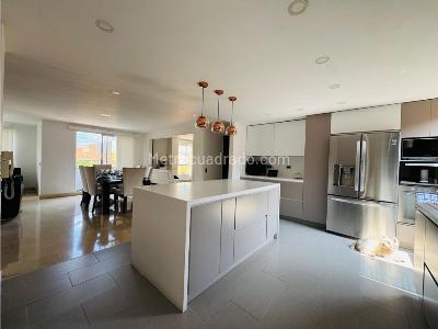 Apartamento de 3 alcobas en venta en Belen, Medellín, 153 m² · foto 5 de 20