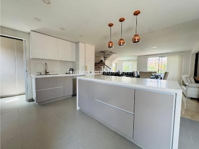 Apartamento de 3 alcobas en venta en Belen, Medellín, 153 m² · foto 8 de 20