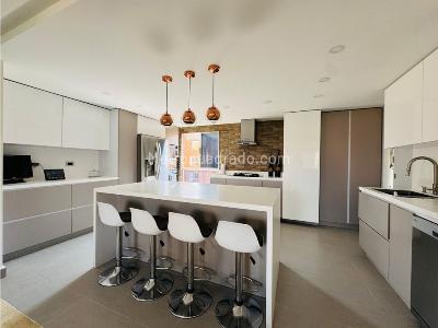 Apartamento de 3 alcobas en venta en Belen, Medellín, 153 m² · foto 10 de 20