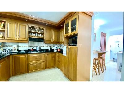 Casa de 5 alcobas en venta en El Escobero, Envigado, 234 m² · foto 8 de 20