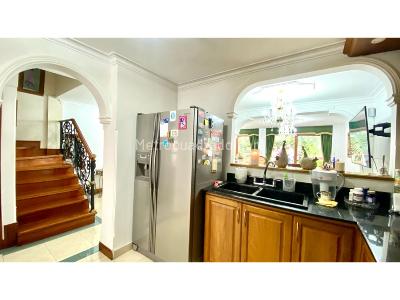 Casa de 5 alcobas en venta en El Escobero, Envigado, 234 m² · foto 10 de 20