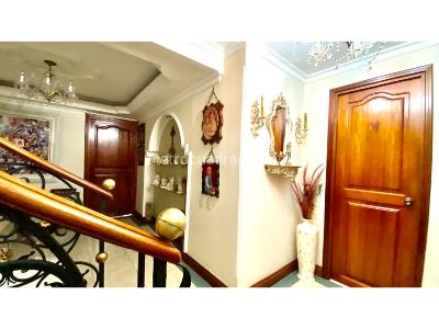 Casa de 5 alcobas en venta en El Escobero, Envigado, 234 m² · foto 12 de 20