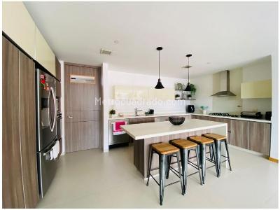 Apartamento de 3 alcobas en venta en El Esmeraldal, Envigado, 184 m² · foto 6 de 17