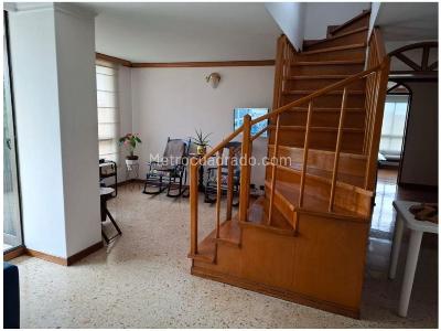 Apartamento de 3 alcobas en venta en Patio Bonito, Medellín, 210 m² · foto 3 de 8