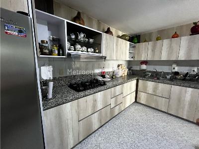 Casa de 4 alcobas en venta en Antiguo Campestre, Bucaramanga, 200 m² · foto 4 de 19