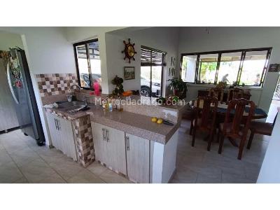 Casa de 3 alcobas en venta en Armenia, Armenia, 400 m² · foto 9 de 20