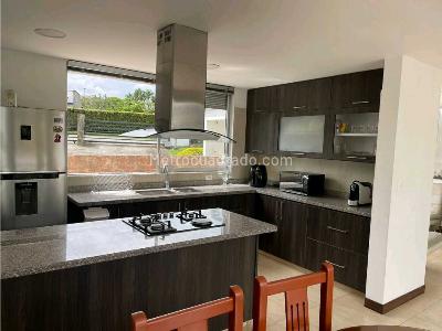 Casa de 5 alcobas en venta en Armenia, Armenia, 345 m² · foto 4 de 20