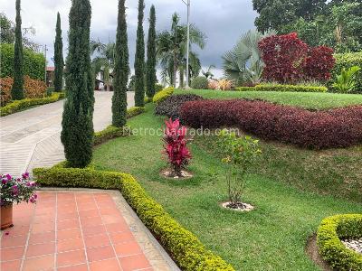 Casa de 5 alcobas en venta en Via Al Aeropuerto, Armenia, 234 m² · foto 2 de 20