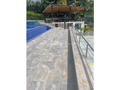 Casa de 5 alcobas en venta en Via Al Aeropuerto, Armenia, 234 m² · foto 9 de 20