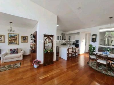 Casa de 3 alcobas en venta en Avenida Bolivar, Armenia, 164 m² · foto 2 de 10