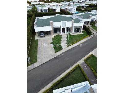 Casa de 4 alcobas en venta en El Caimo, Armenia, 270 m² · foto 2 de 4