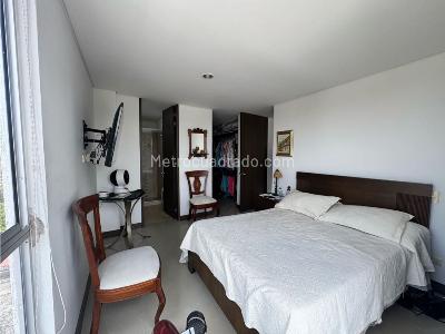 Apartamento en venta en Los Profesionales, Armenia · foto 9 de 18
