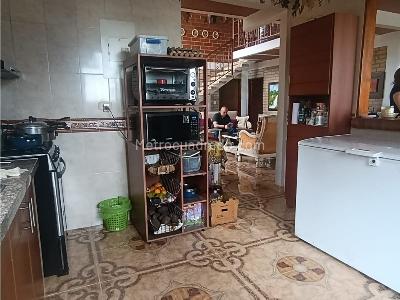 Casa de 5 alcobas en venta en Zona Campestre, Armenia, 280 m² · foto 3 de 20