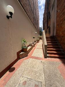 Apartamento de 3 alcobas en arriendo en Los Cedros Oriental, Bogotá, 75 m² · foto 2 de 14