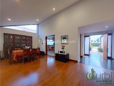 Casa de 5 alcobas en venta en Calahorra, Cajicá, 320 m² · foto 4 de 20